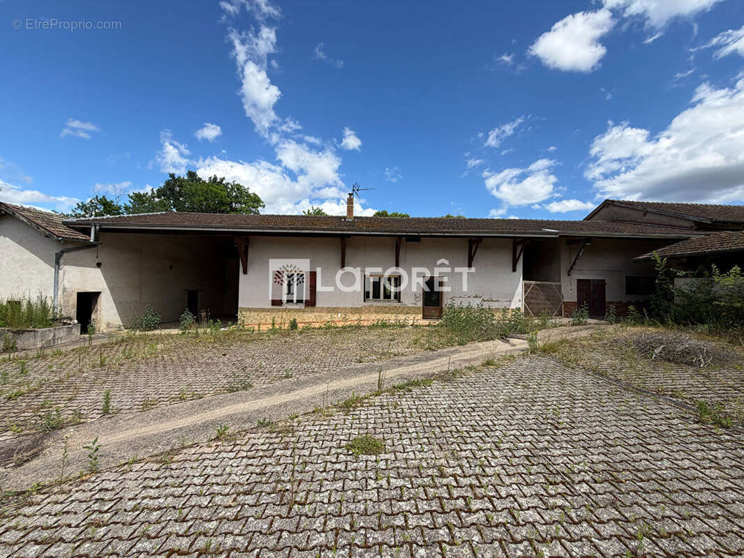 Maison à SAINT-ETIENNE-SUR-CHALARONNE