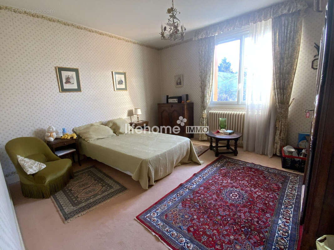 Maison 183 m² à Chateauroux  - photo 8