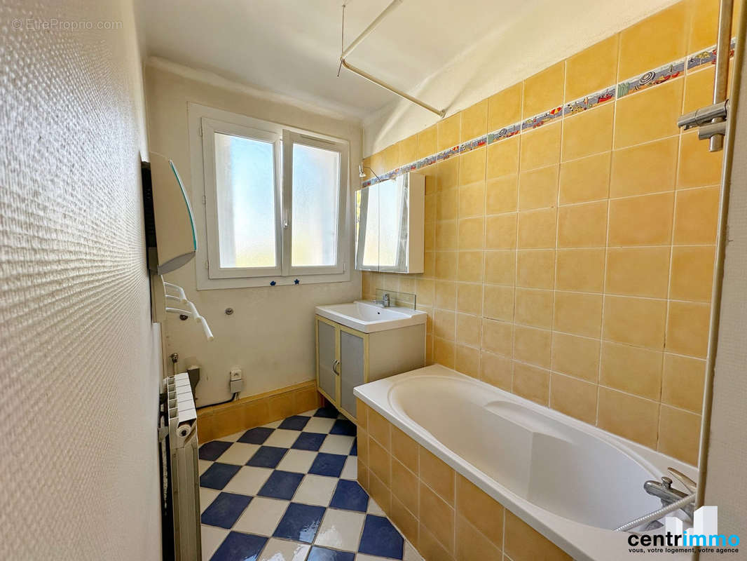 Vente appartement Montpellier Ouest F3 Centrimmo salle de bains - Appartement à MONTPELLIER