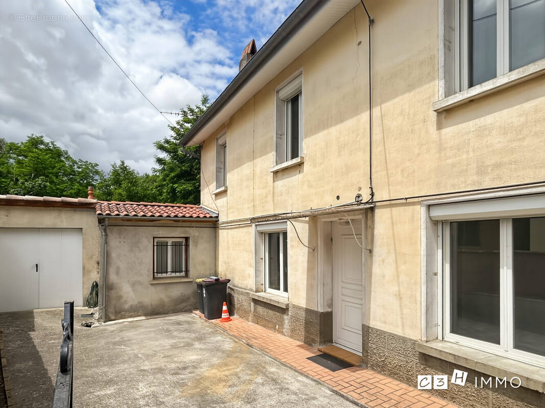 Maison à LAVERNOSE-LACASSE