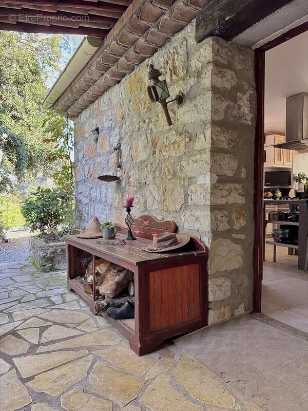 Maison à TOURRETTES-SUR-LOUP