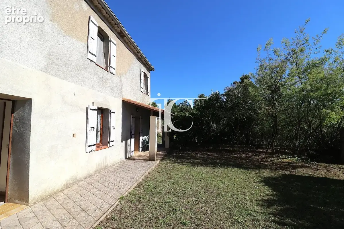 Maison ancienne sur 1490 m² de terrain clos avec 2 accès - photo 11