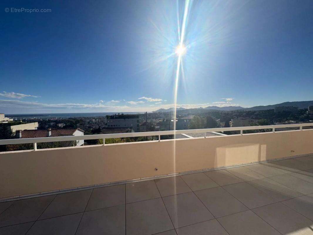 Appartement à LE CANNET