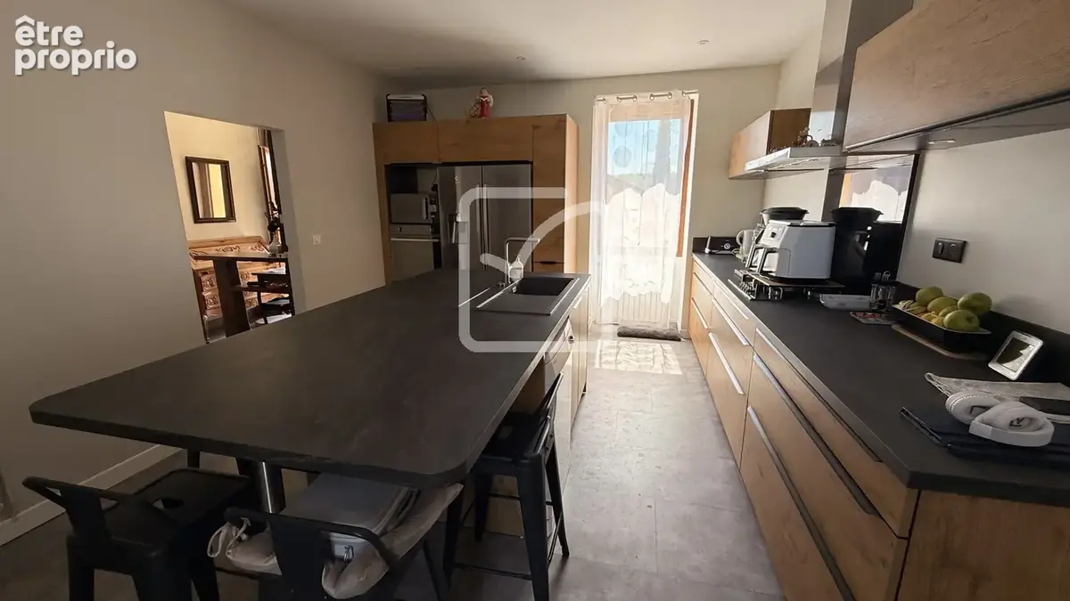 Grande maison familiale en pierre   Volumes, confort et potentiel à Gourdon - photo 6