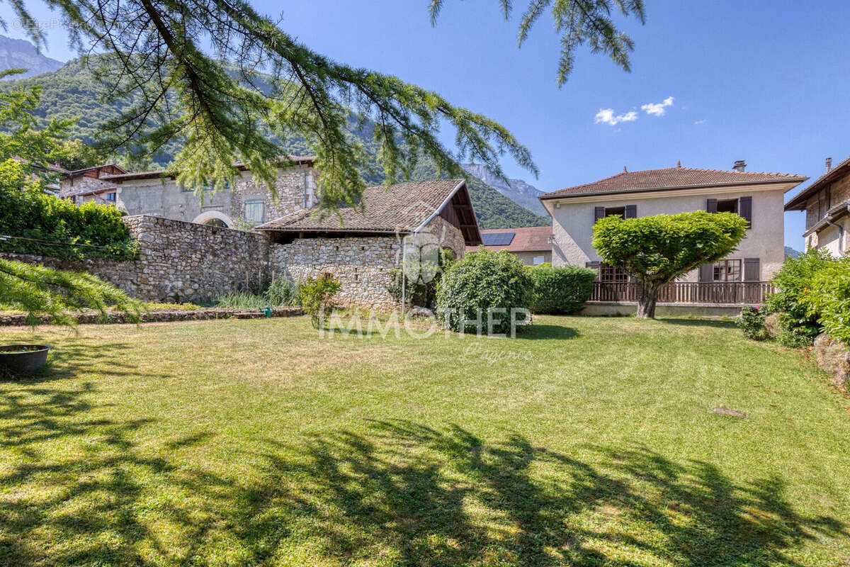 Maison à SAINT-VINCENT-DE-MERCUZE