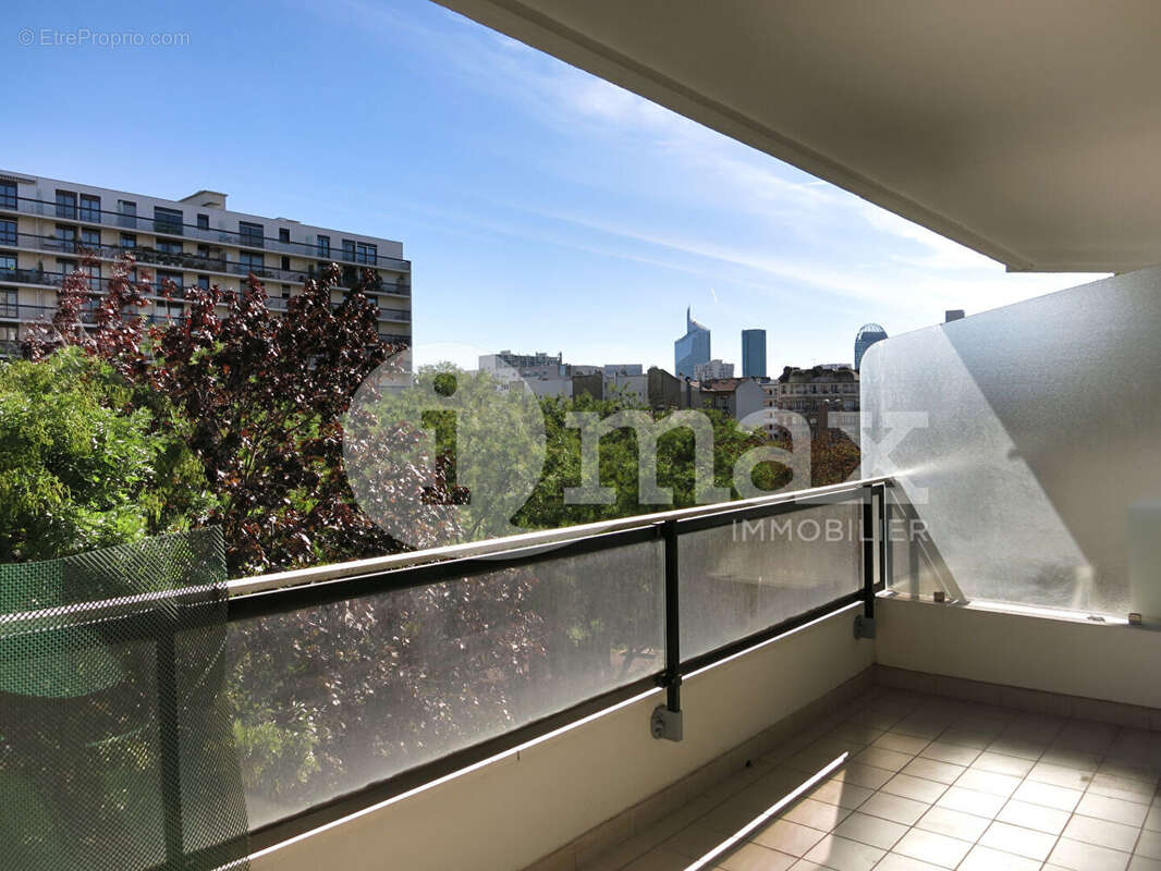 Appartement à COURBEVOIE