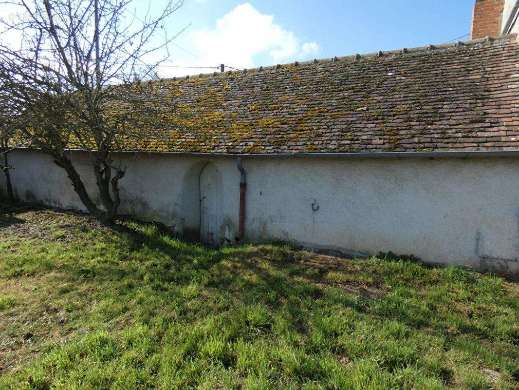 Maison à MARVILLE-MOUTIERS-BRULE