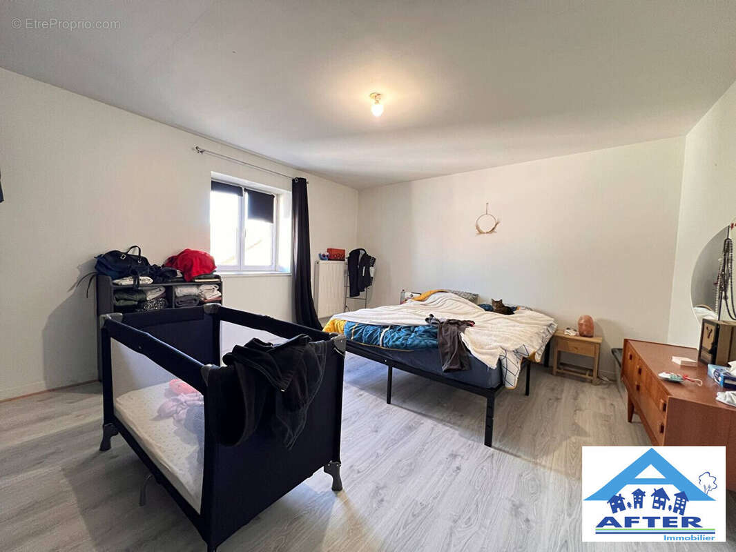 Appartement à MAIZIERES-LES-VIC