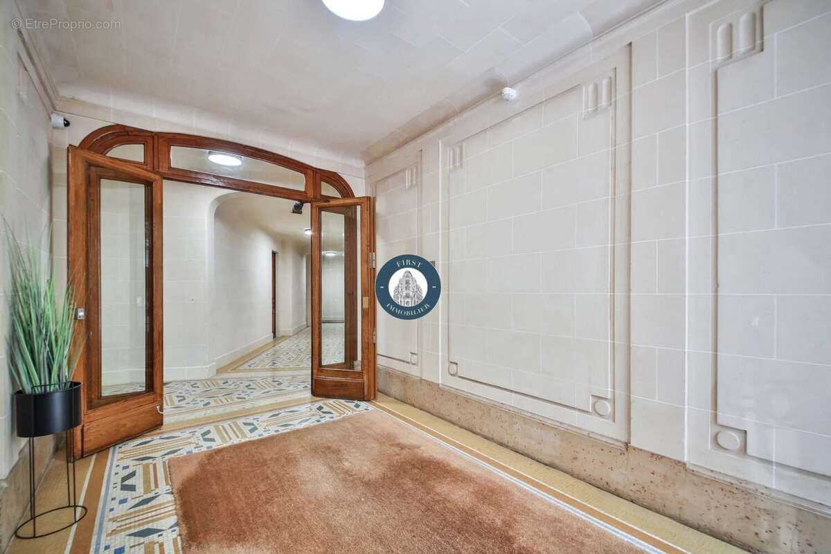 Appartement à PARIS-16E