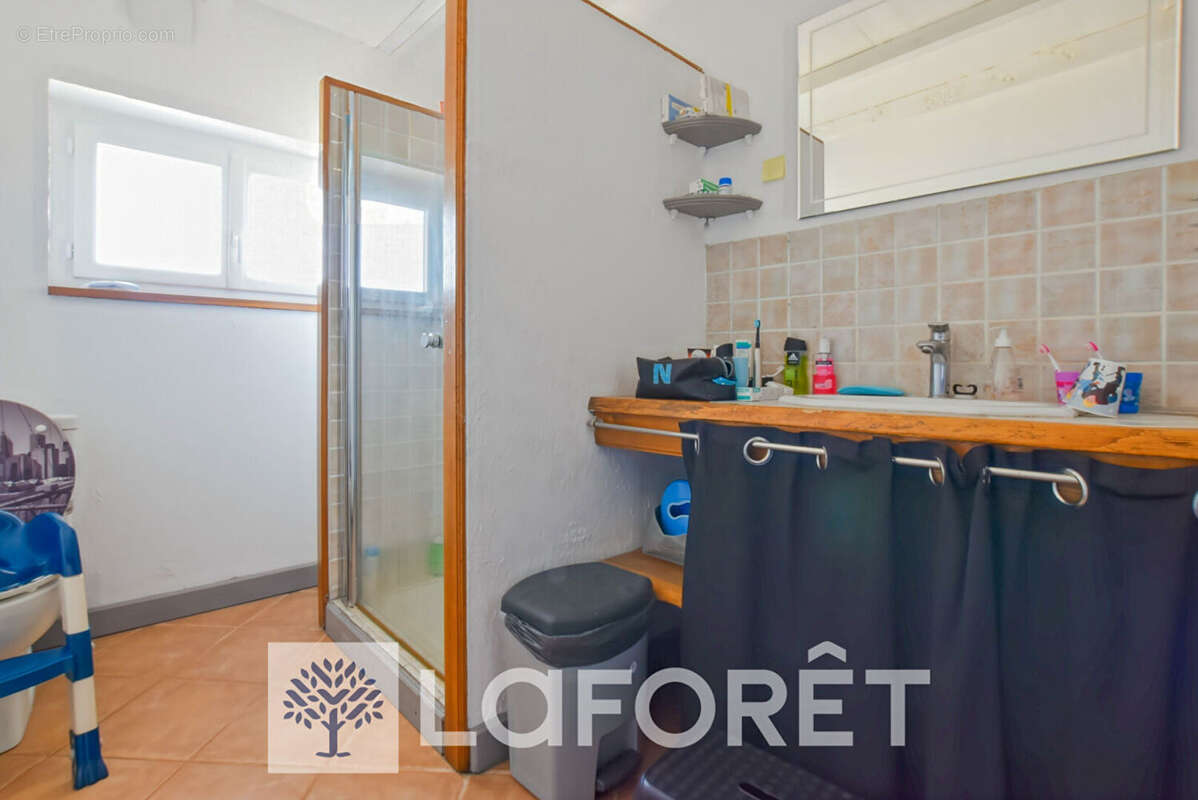 Maison à SAINT-GENIS-DE-SAINTONGE