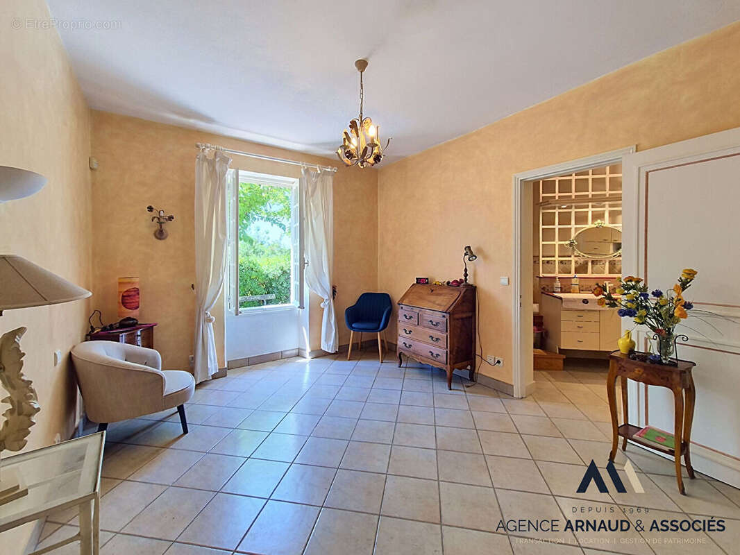 Le Castellet - Authentique bastide provençale en pierre de plain-pied avec vue panoramique - photo 12