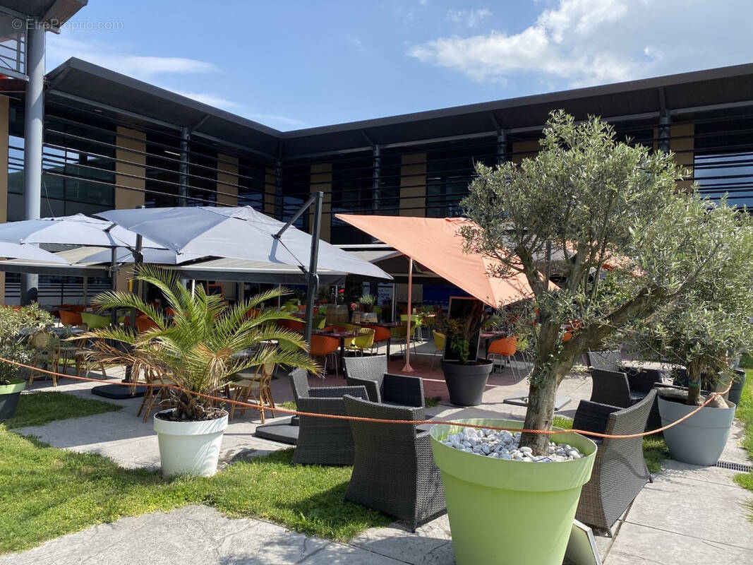 Commerce à SAVIGNEUX