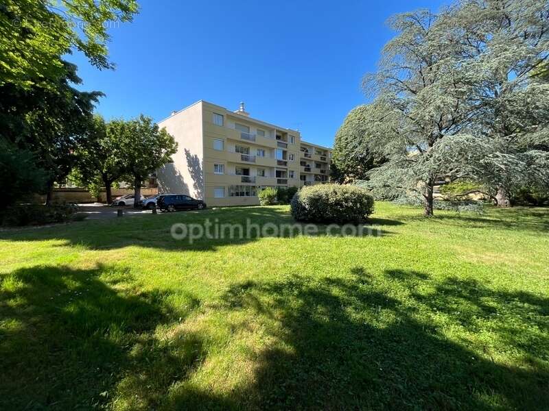 Appartement à MEYZIEU