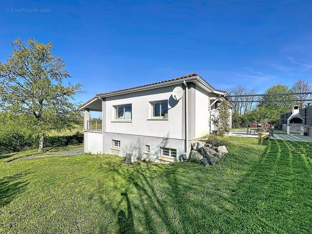 Photo 1 - Maison à SAINT-PIERRE-LAFEUILLE