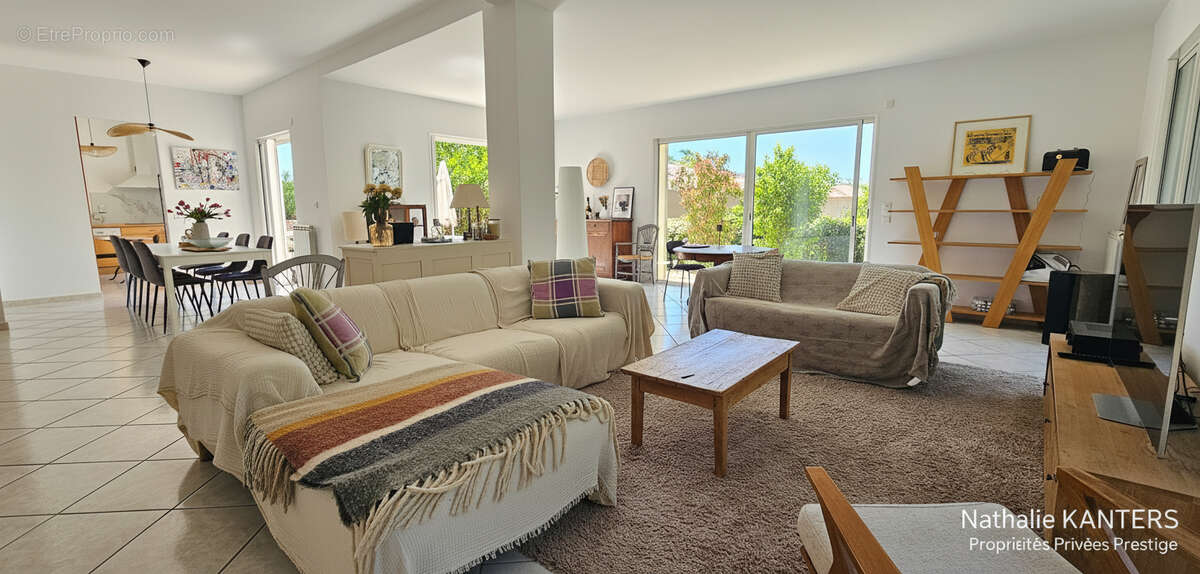 Maison Six Fours Les Plages 7 pièce(s) 200 m2 - photo 5