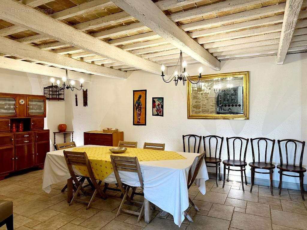 Maison à CAMARET-SUR-AIGUES