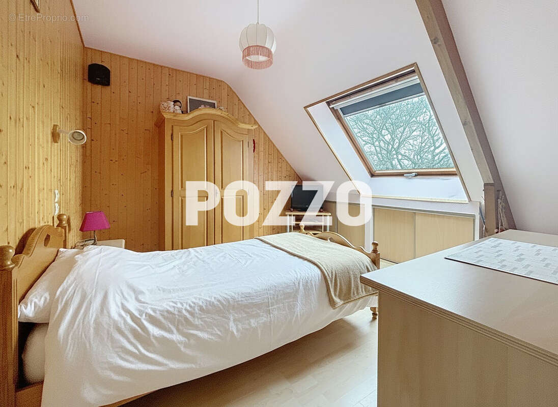 A Vendre - AVRANCHES - LE VAL SAINT PERE - Maison 6 pièce(s) 150 m² - Terrain - photo 14