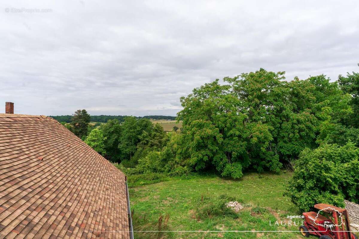   - Maison à CHAVROCHES