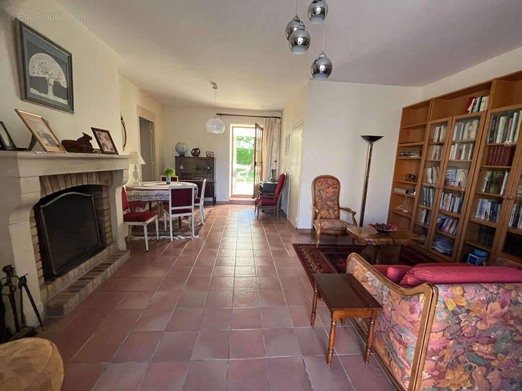 Ensemble immobilier avec dépendances - 229 m2 - photo 2