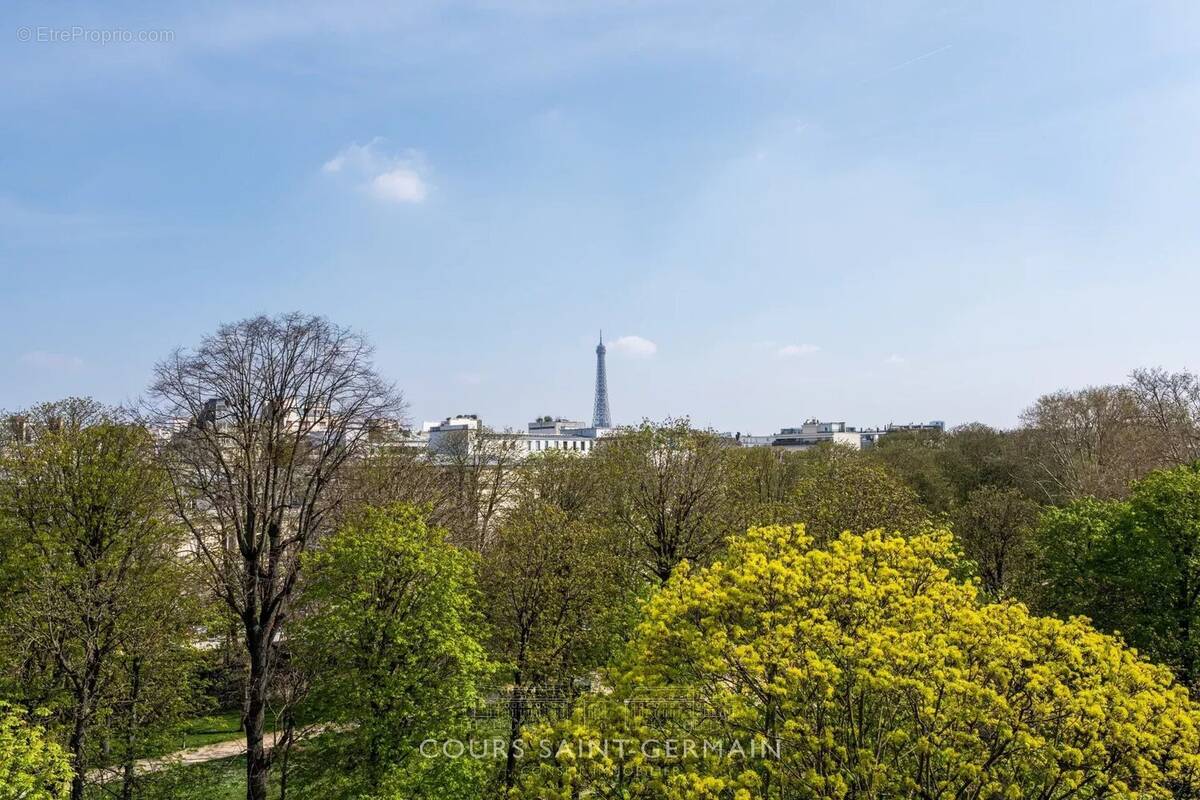 Appartement à PARIS-16E