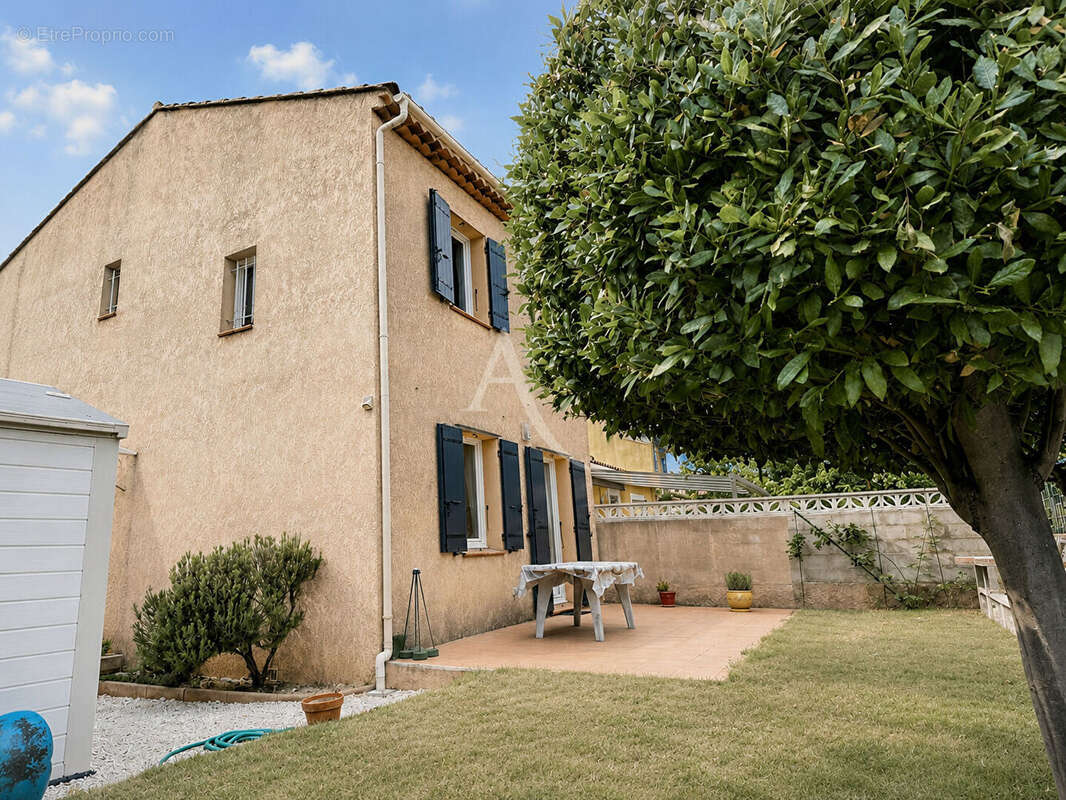 Maison à LA CRAU
