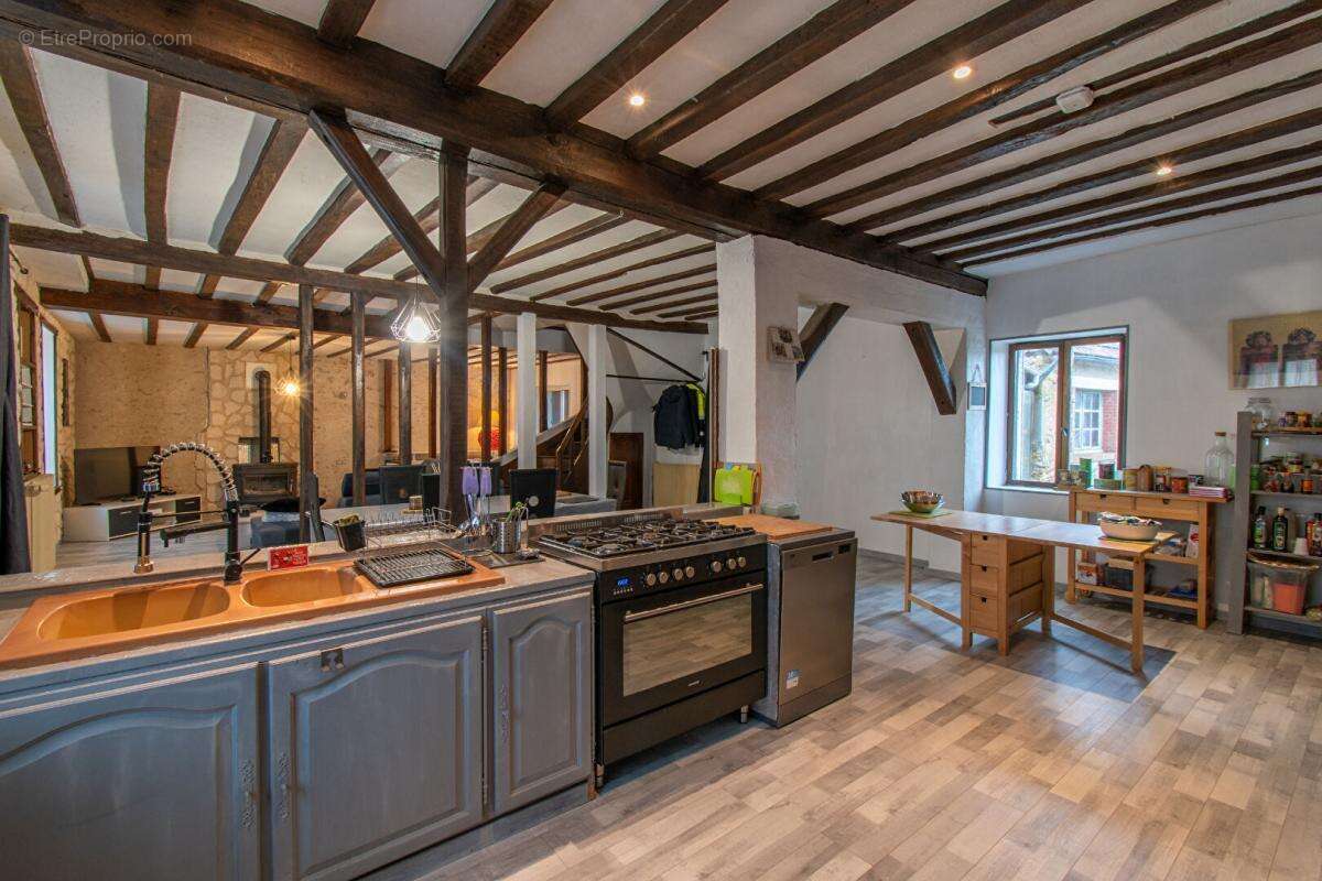 Maison à SAINT-GEORGES-SUR-LA-PREE