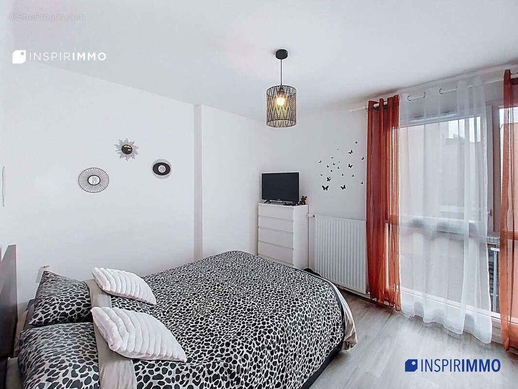 Chambre 1 - Appartement à CARRIERES-SOUS-POISSY