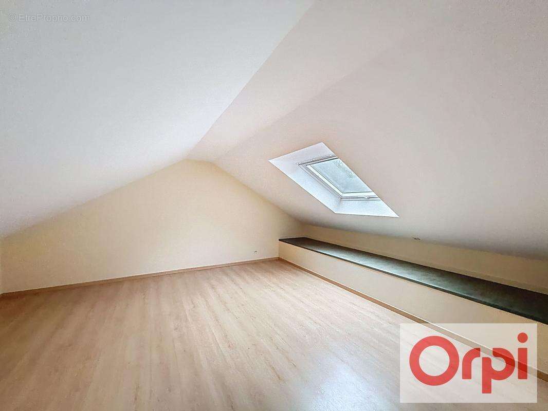 Maison à VOISINS-LE-BRETONNEUX