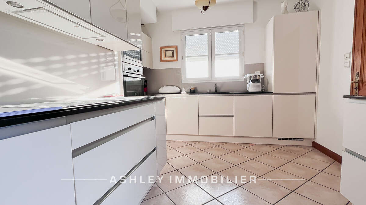Exclusivité - à vendre 10 min de la rochelle  - maison familiale  5 chambres avec piscine et jardin2 - photo 10
