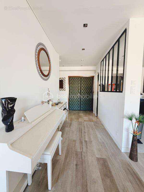Coup de cœur Rare à la vente au Mourillon – Élégant T3 de 105 m² avec grande terrasse -  cave et garage - photo 5