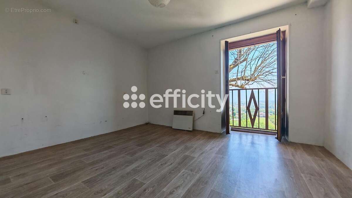Maison 150 m² à Moirans  - photo 7