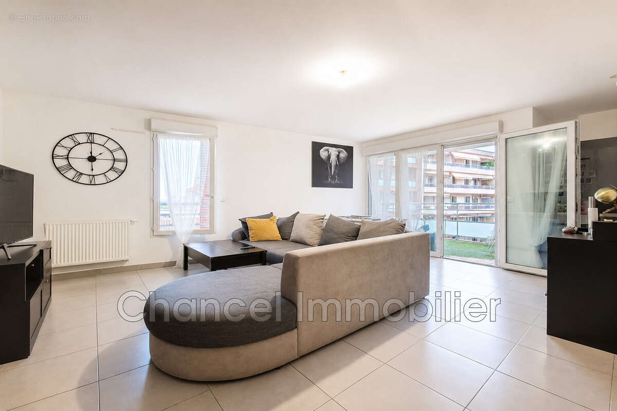 Appartement à SAINT-LAURENT-DU-VAR