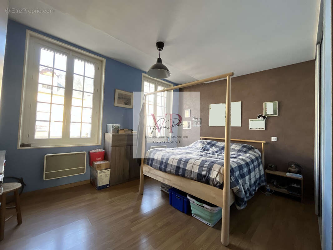 Maison à LA RIVIERE-SAINT-SAUVEUR