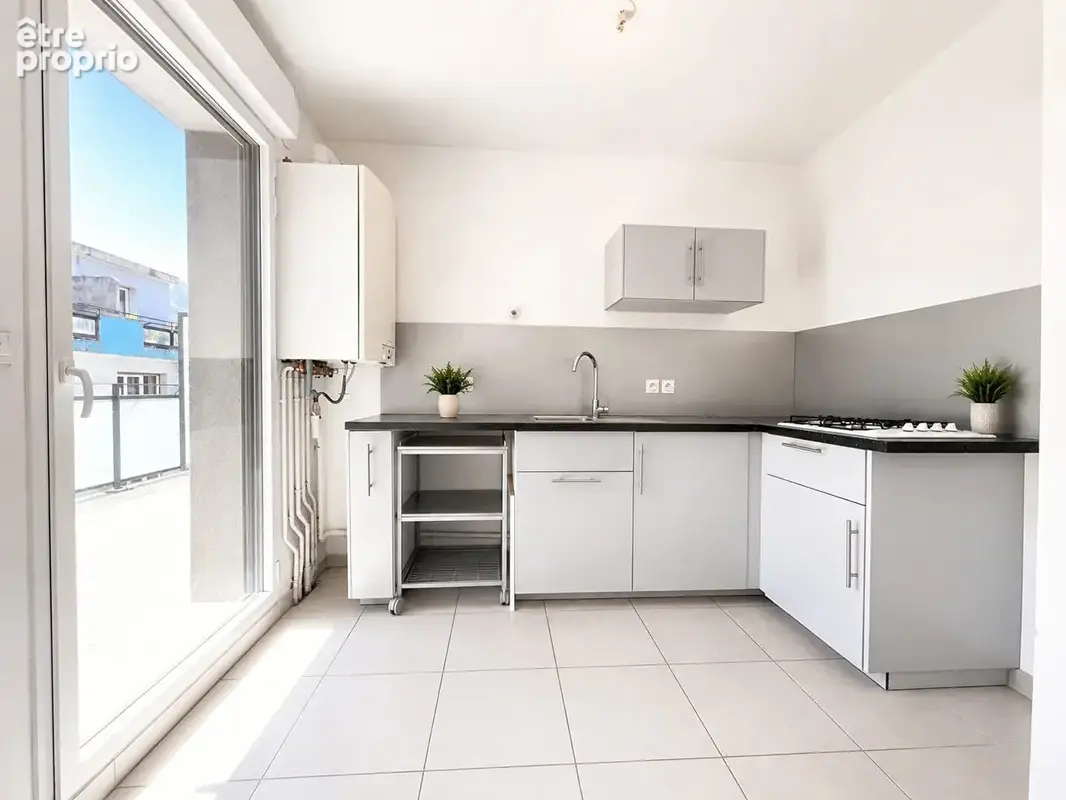 Appartement T4 de 85m2 - Copro 2017 - Terrasse - DPE C - GRENOBLE ? CHAMPIONNET - photo 2