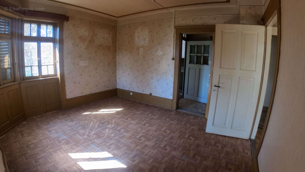 *** immeuble à vendre - 3 appartements + combles à saint louis *** - photo 8