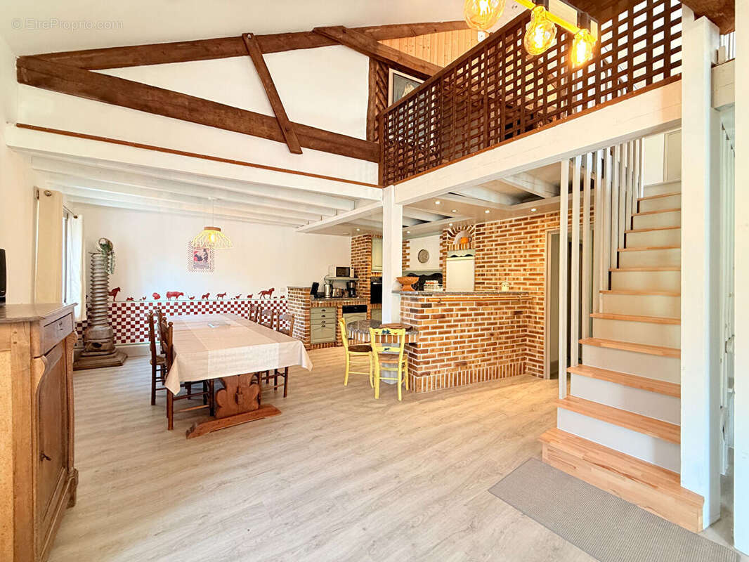 Maison à CHARRAS
