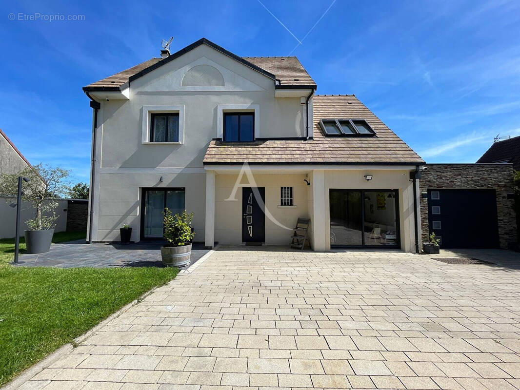 Maison à CHEVRY-COSSIGNY