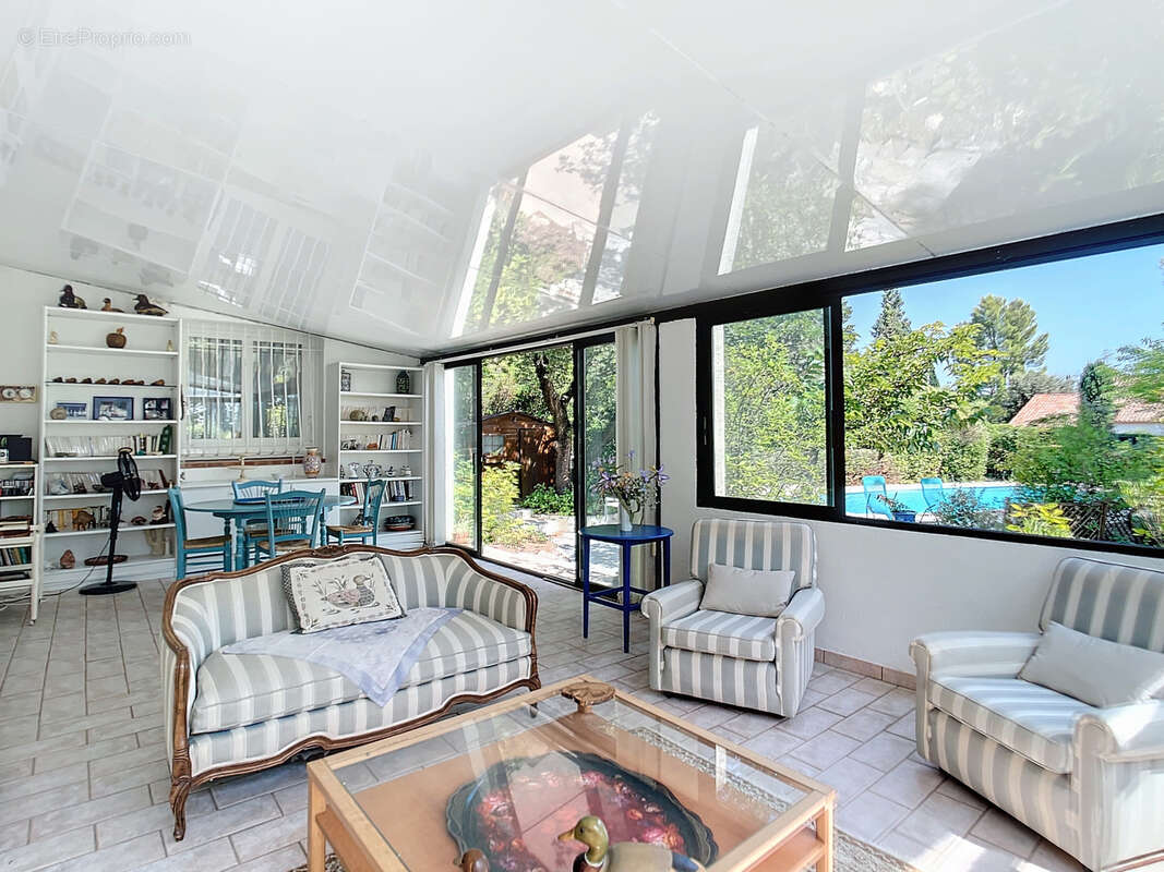 Maison à SAINT-CLEMENT-DE-RIVIERE