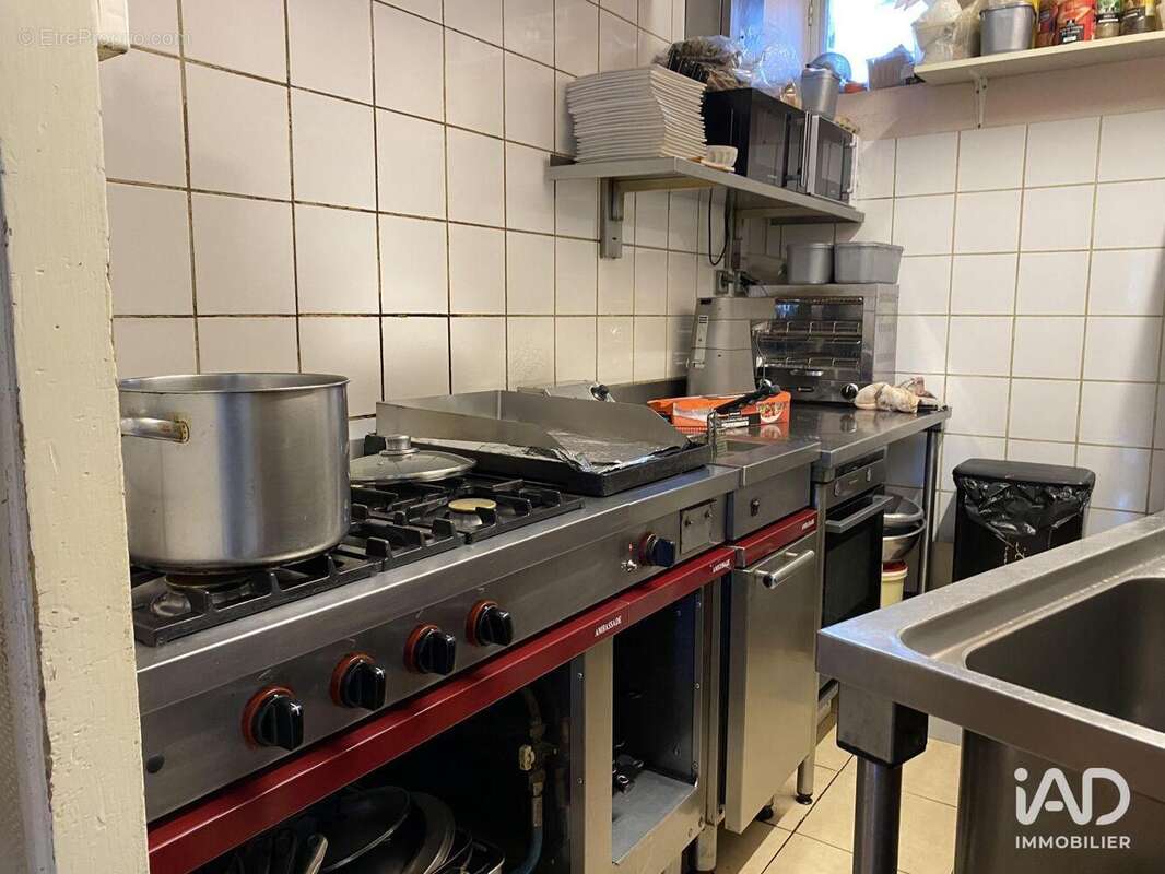 Photo 8 - Commerce à FOUGERES