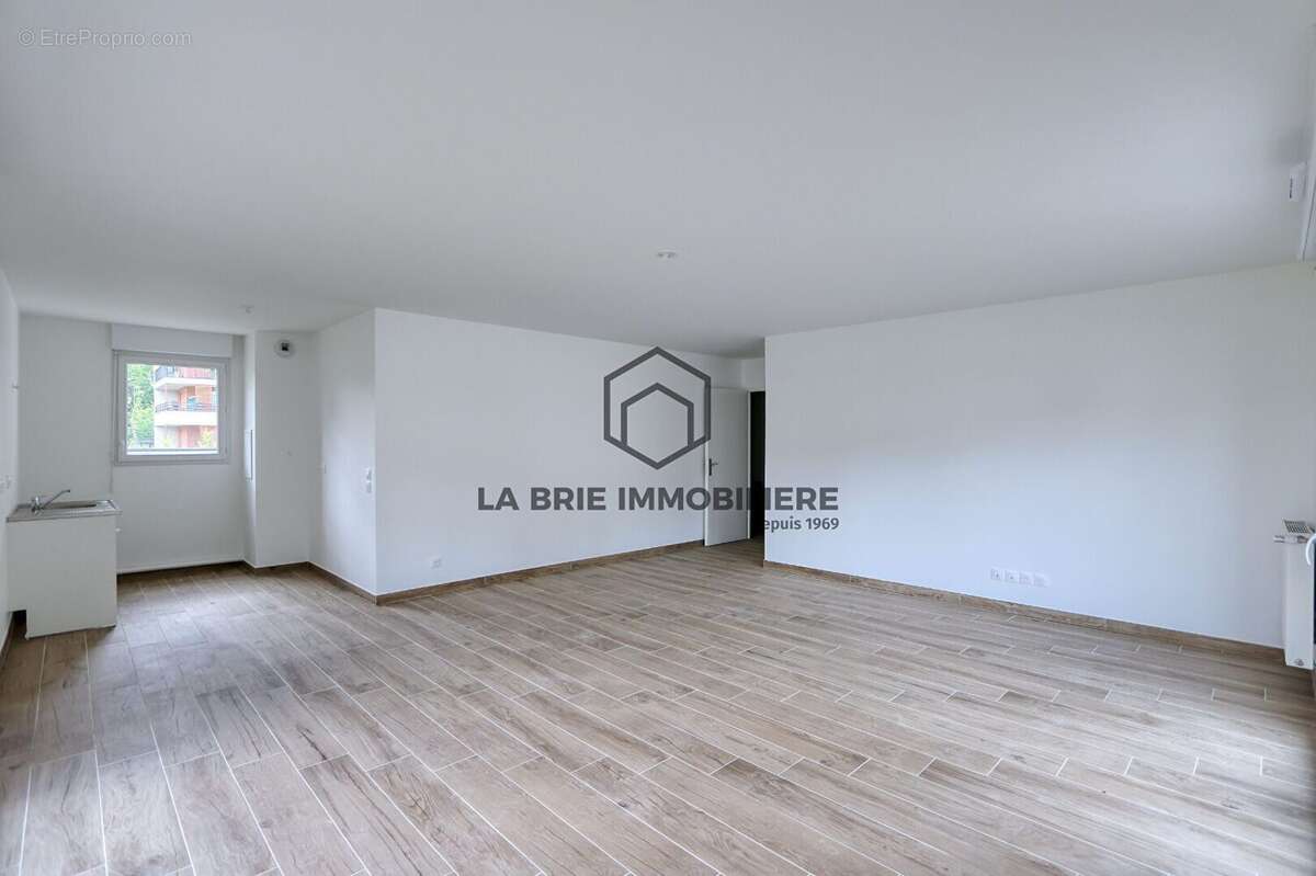 Appartement 86 m² à Emerainville  - photo 2