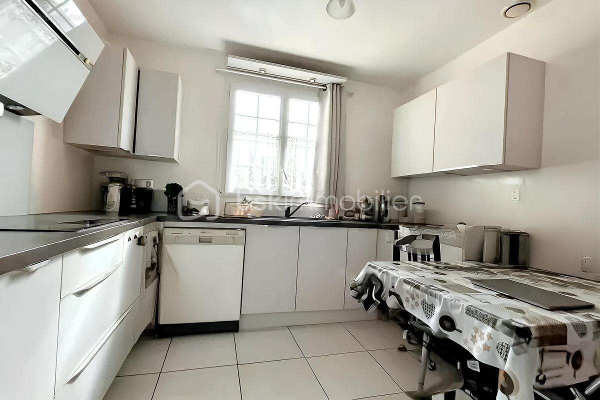 Maison à LES CLAYES-SOUS-BOIS