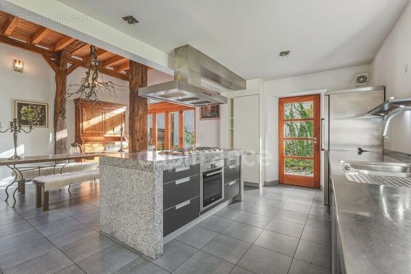 Maison à SAINT-GENIS-POUILLY