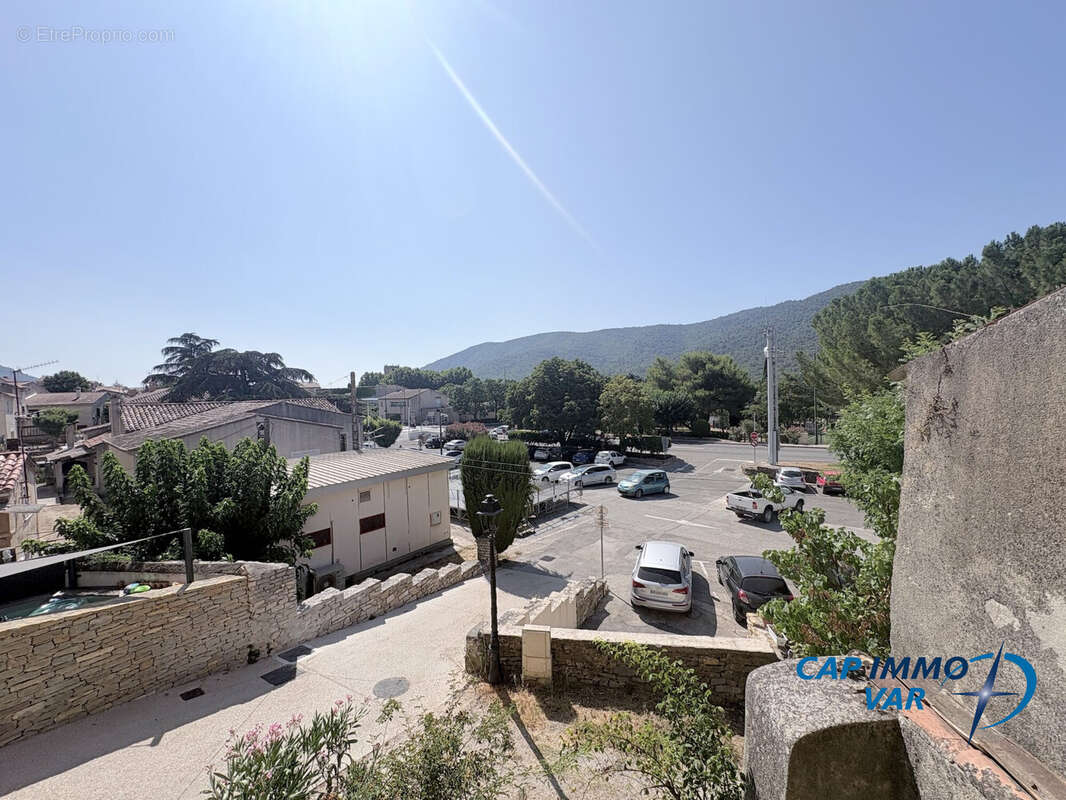 Maison 380 m² à Signes  - photo 2