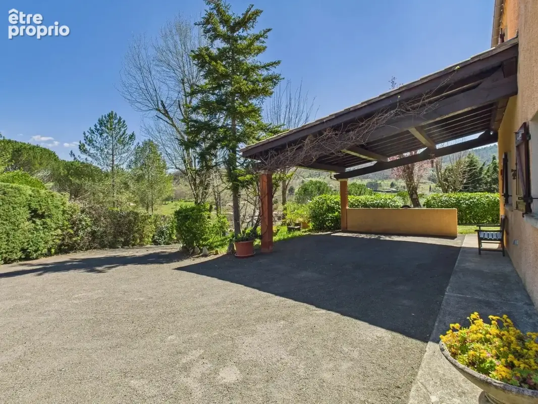 Belle Propriété Indépendante de 5 Chambres Avec Piscine, Vues et Garage - photo 15
