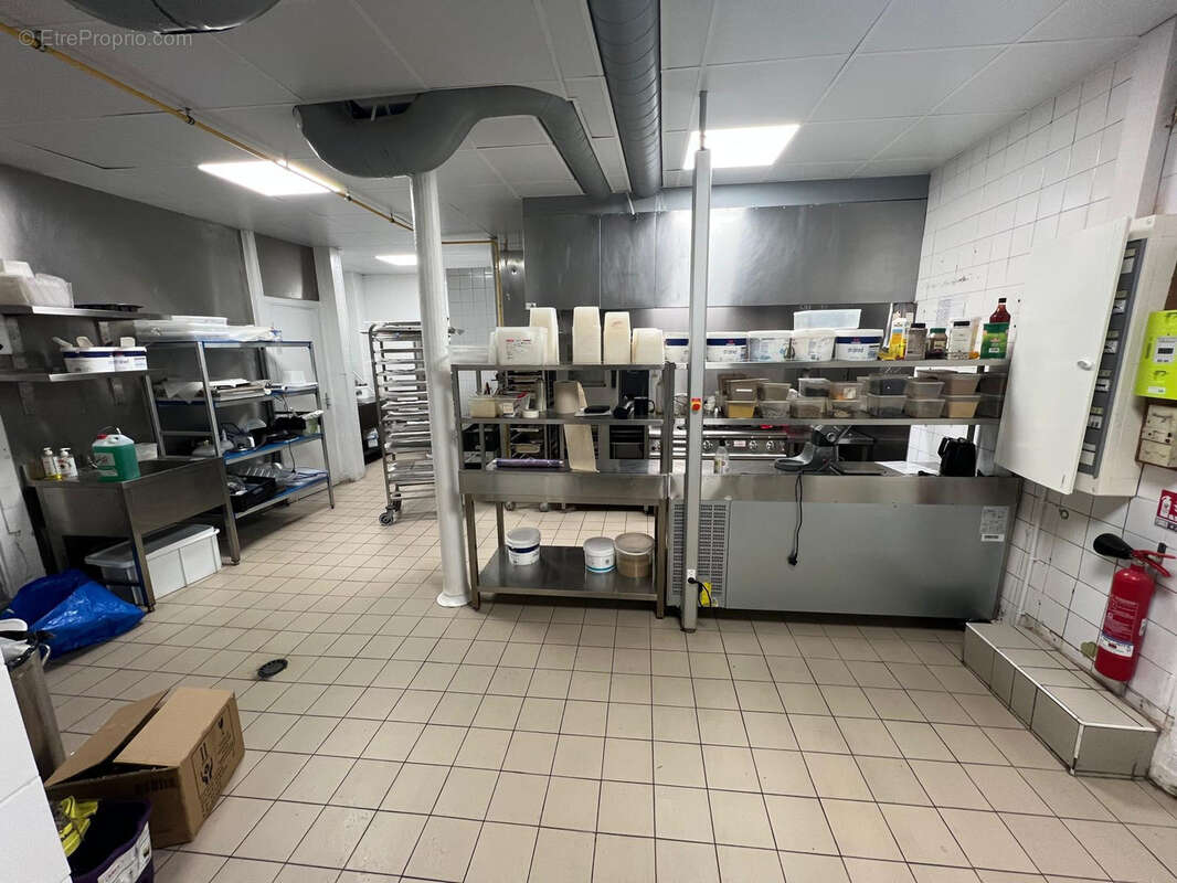 Commerce à PARIS-9E