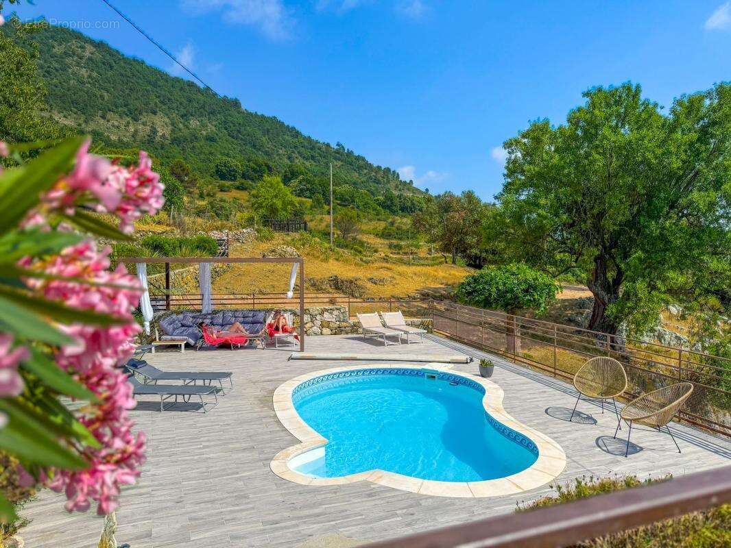 Bâtisse de 180,30 m², 3 appartements + Terrain 34 443 m² - photo 30