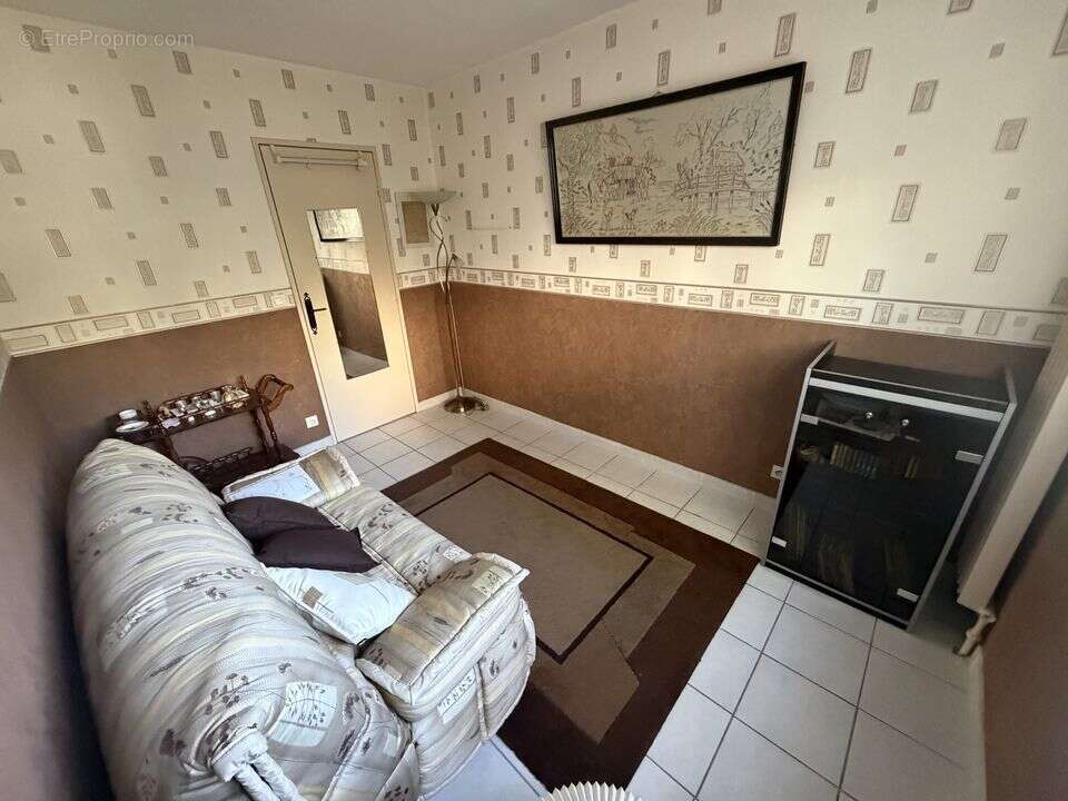 plan de cuques - t4 - village - garage - commodités - marché