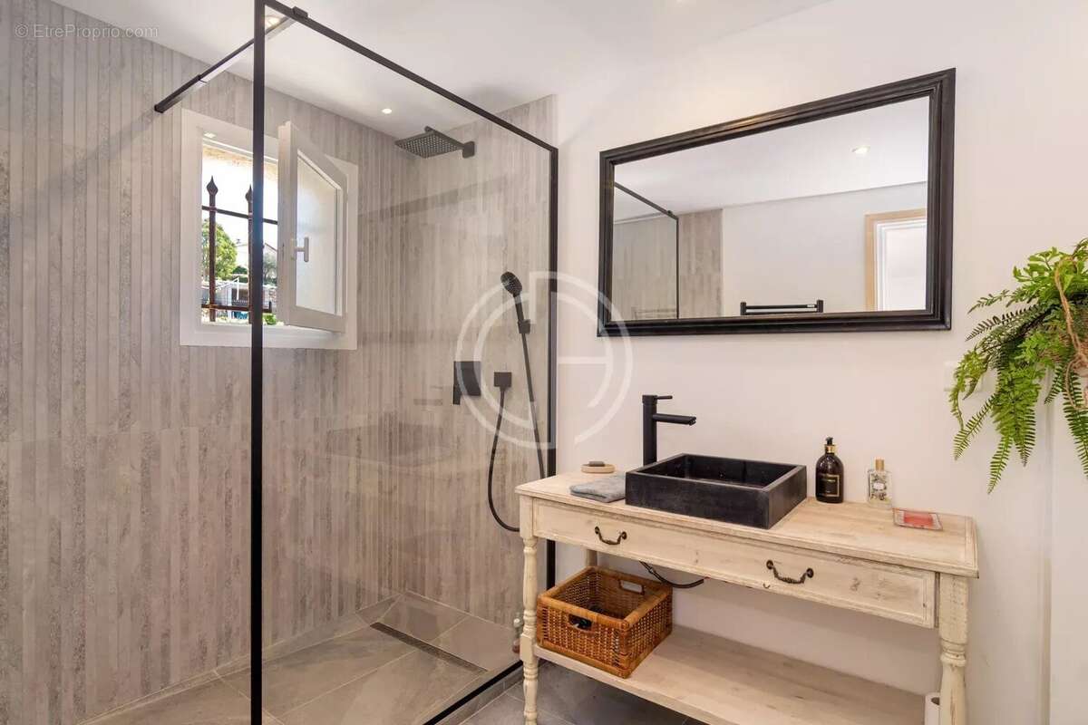 Maison à MOUANS-SARTOUX