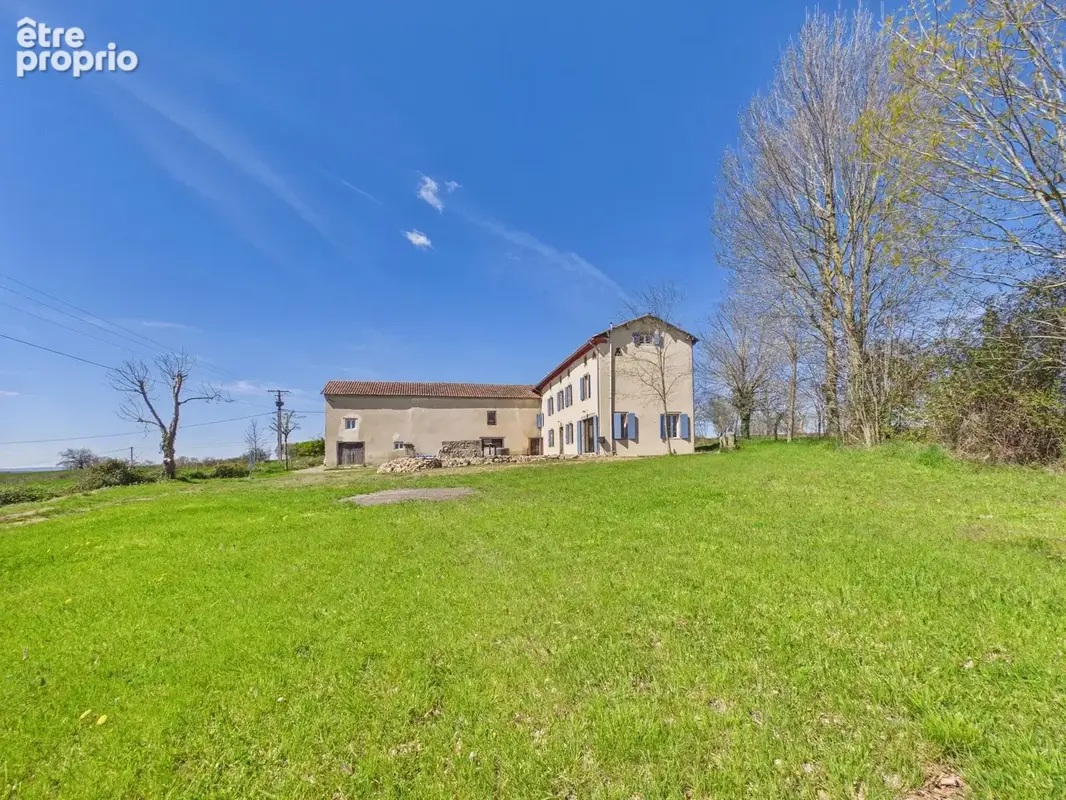 Près de Monestiés, ancien corps de ferme renové avec 3800 m²  de terrain - photo 18