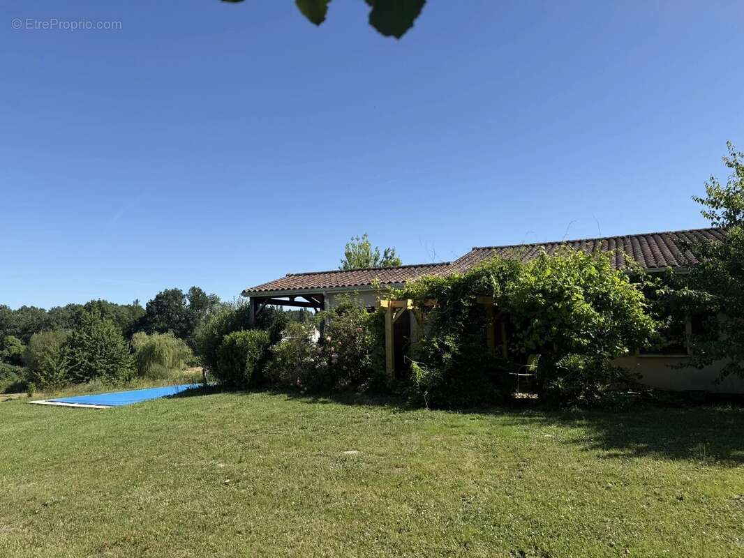Maison Contemporaine avec Piscine et Près d’un Hectare de Terrain - photo 2